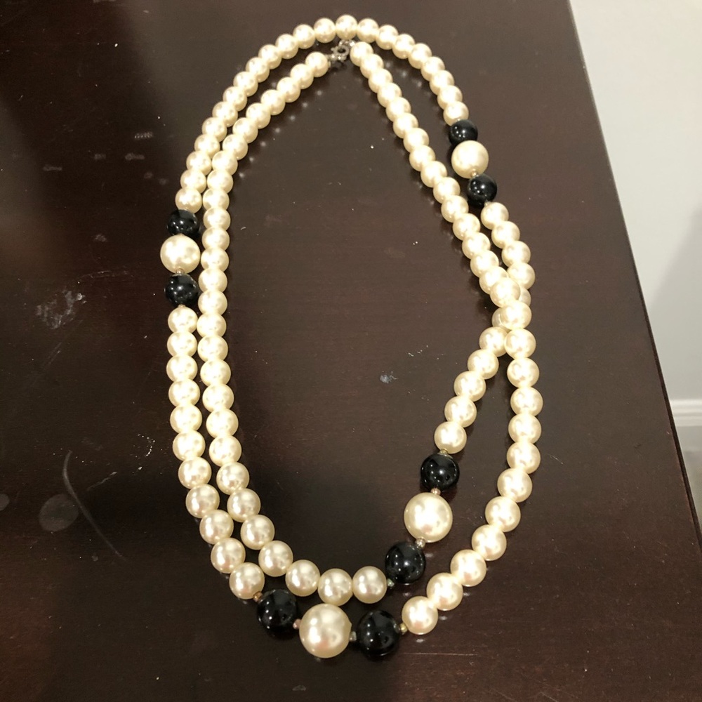 vintage Beautiful necklace of faux pearls
